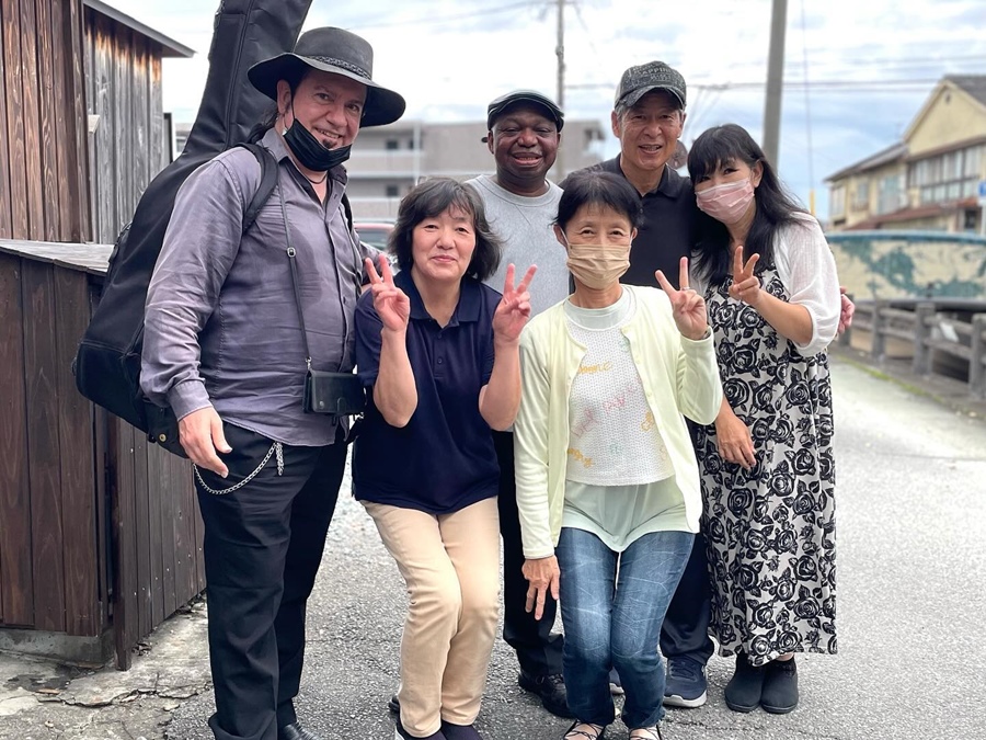 Amistadesと記念撮影。